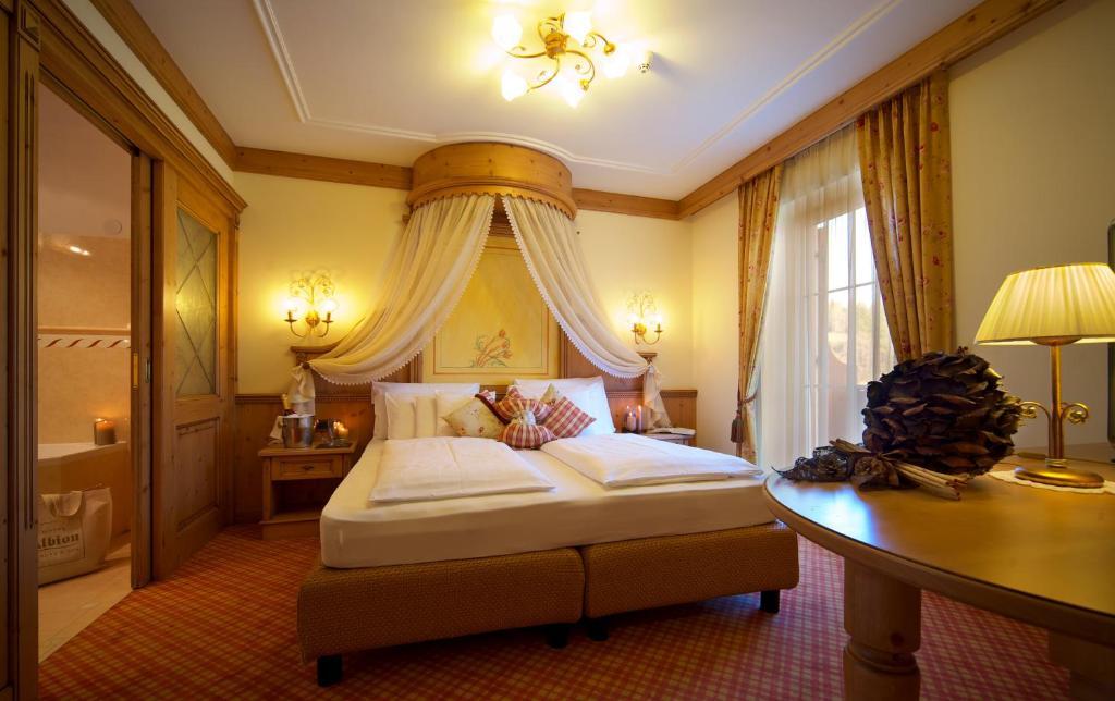 Hotel Albion Mountain Spa Resort Dolomites Ortisei Pokój zdjęcie